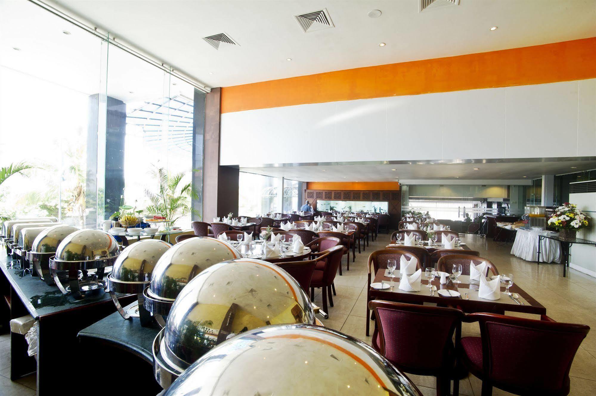 קולומבו Global Towers Hotel & Apartments מראה חיצוני תמונה