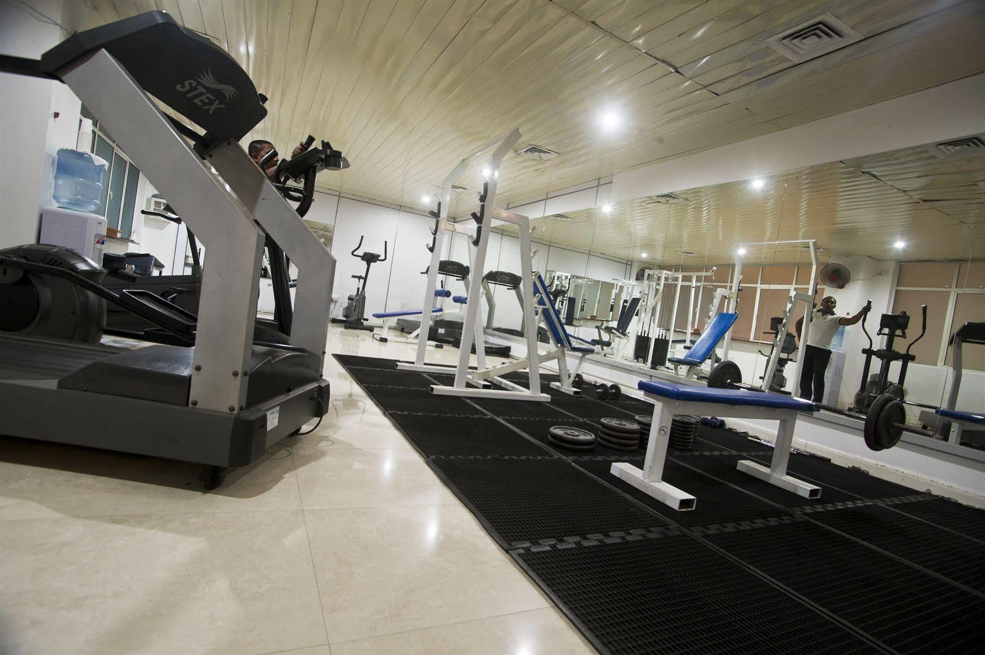 קולומבו Global Towers Hotel & Apartments מראה חיצוני תמונה