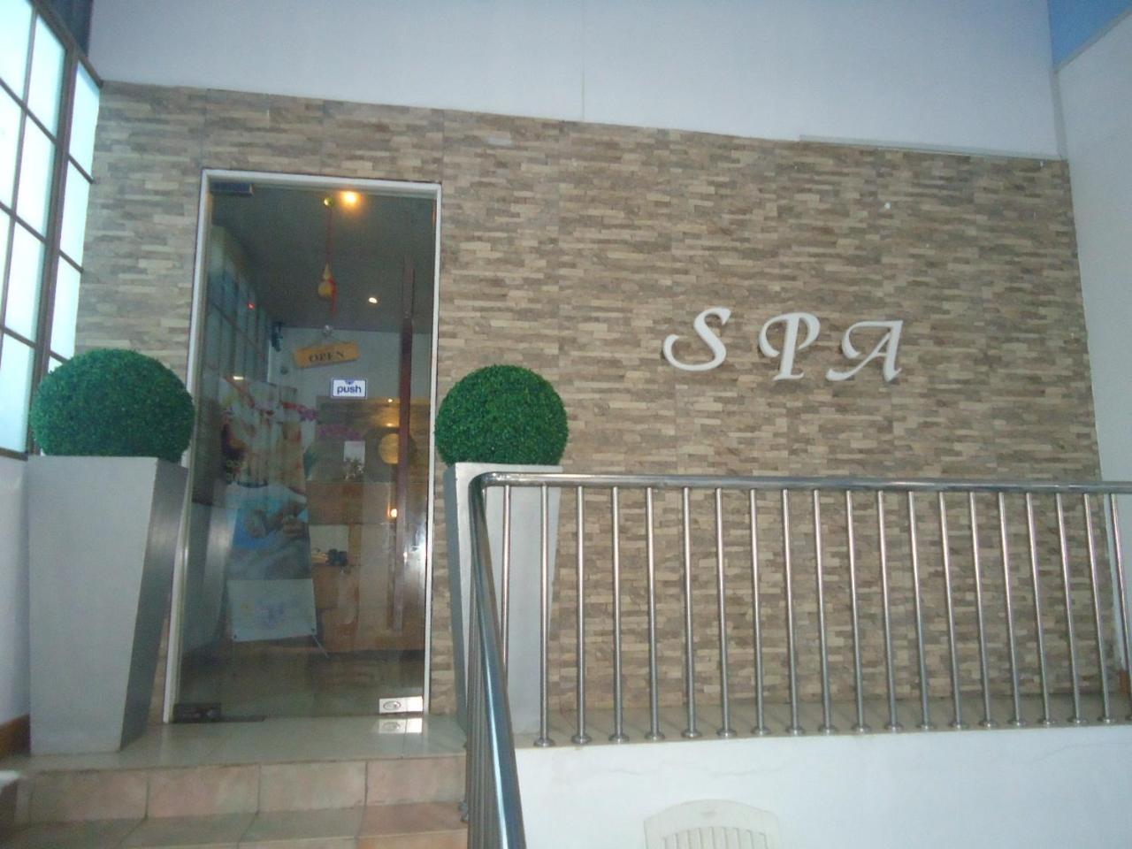 קולומבו Global Towers Hotel & Apartments מראה חיצוני תמונה
