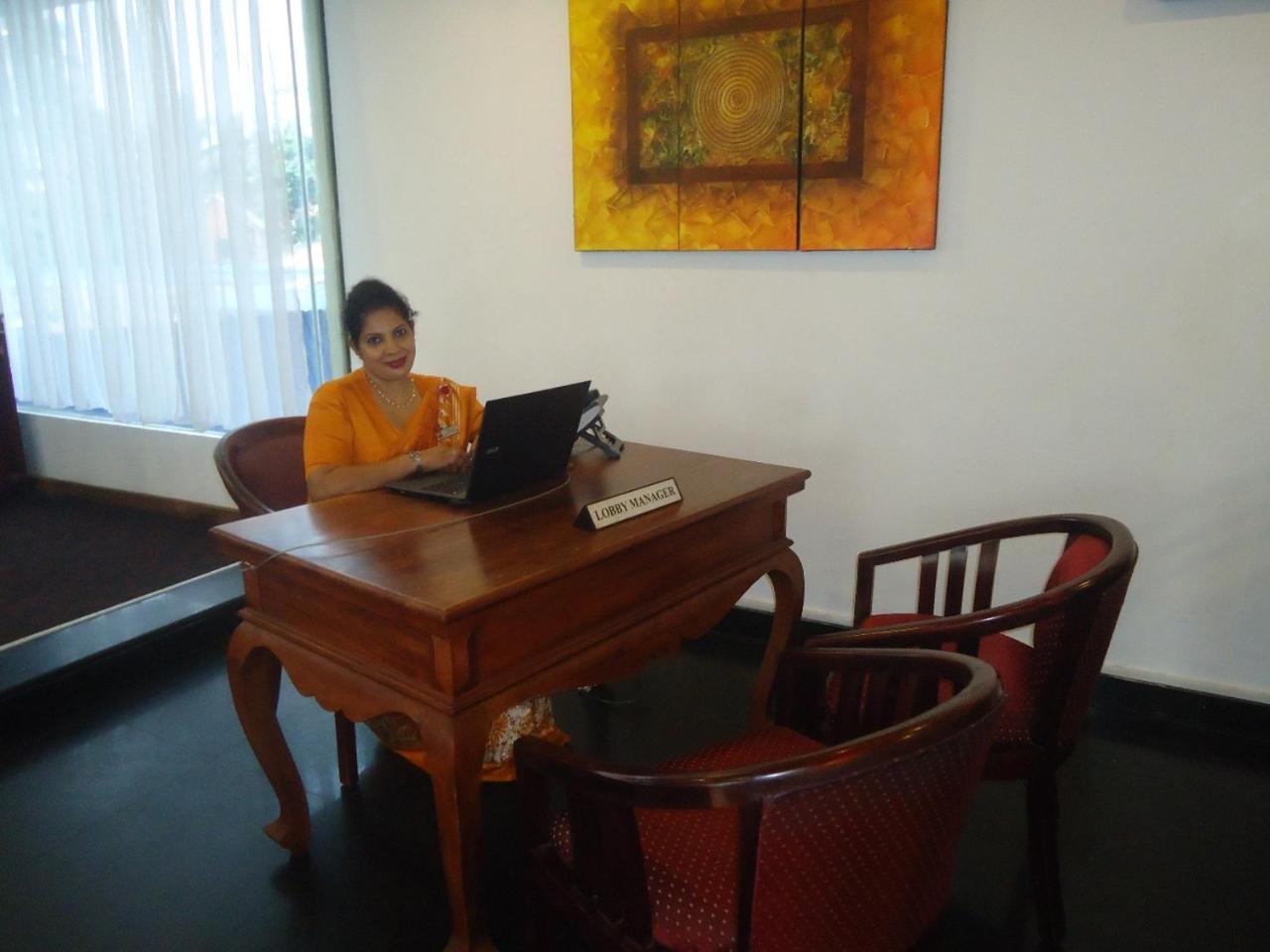 קולומבו Global Towers Hotel & Apartments מראה חיצוני תמונה