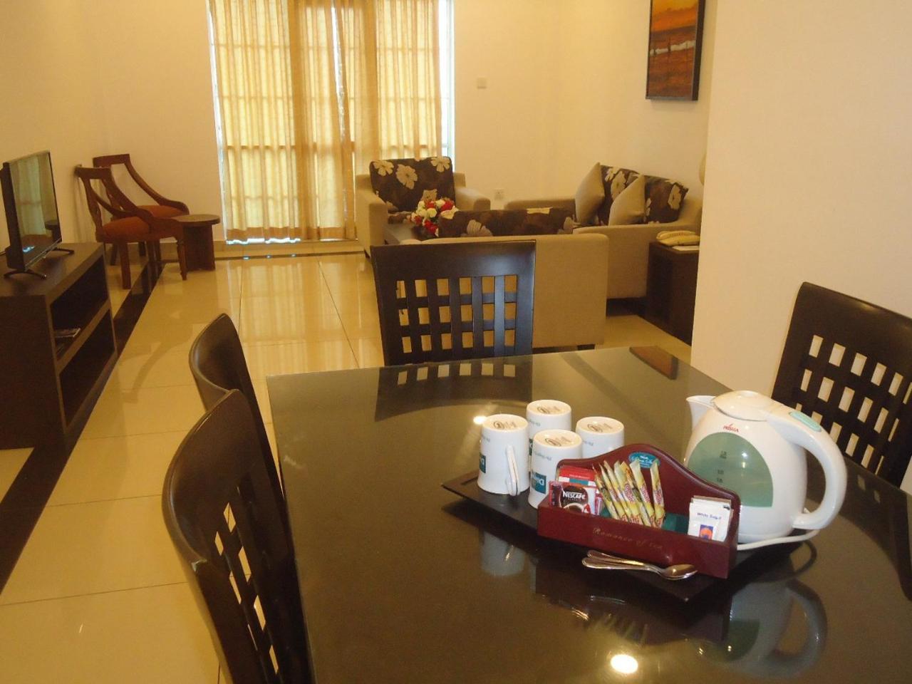 קולומבו Global Towers Hotel & Apartments מראה חיצוני תמונה