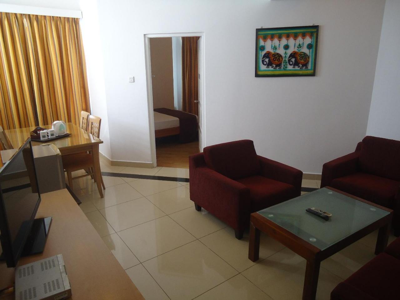 קולומבו Global Towers Hotel & Apartments מראה חיצוני תמונה